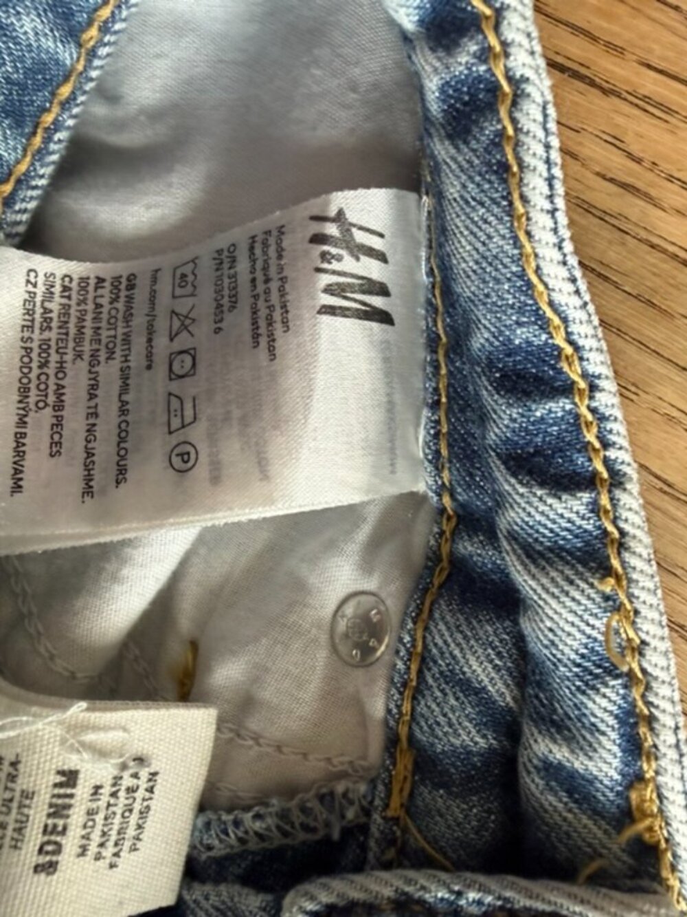 H&M Mom Jeans Light Wash Distressed High Waist Denim Size 6 - Picture 8 of 10